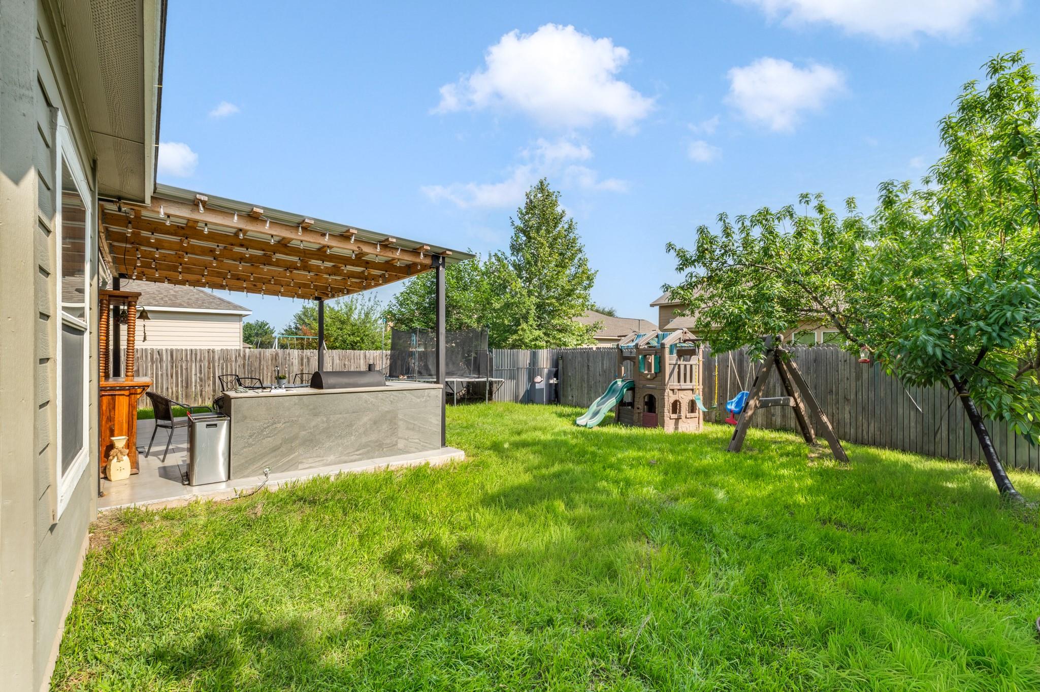 1015 Hondo Ln, Hutto, TX 78634