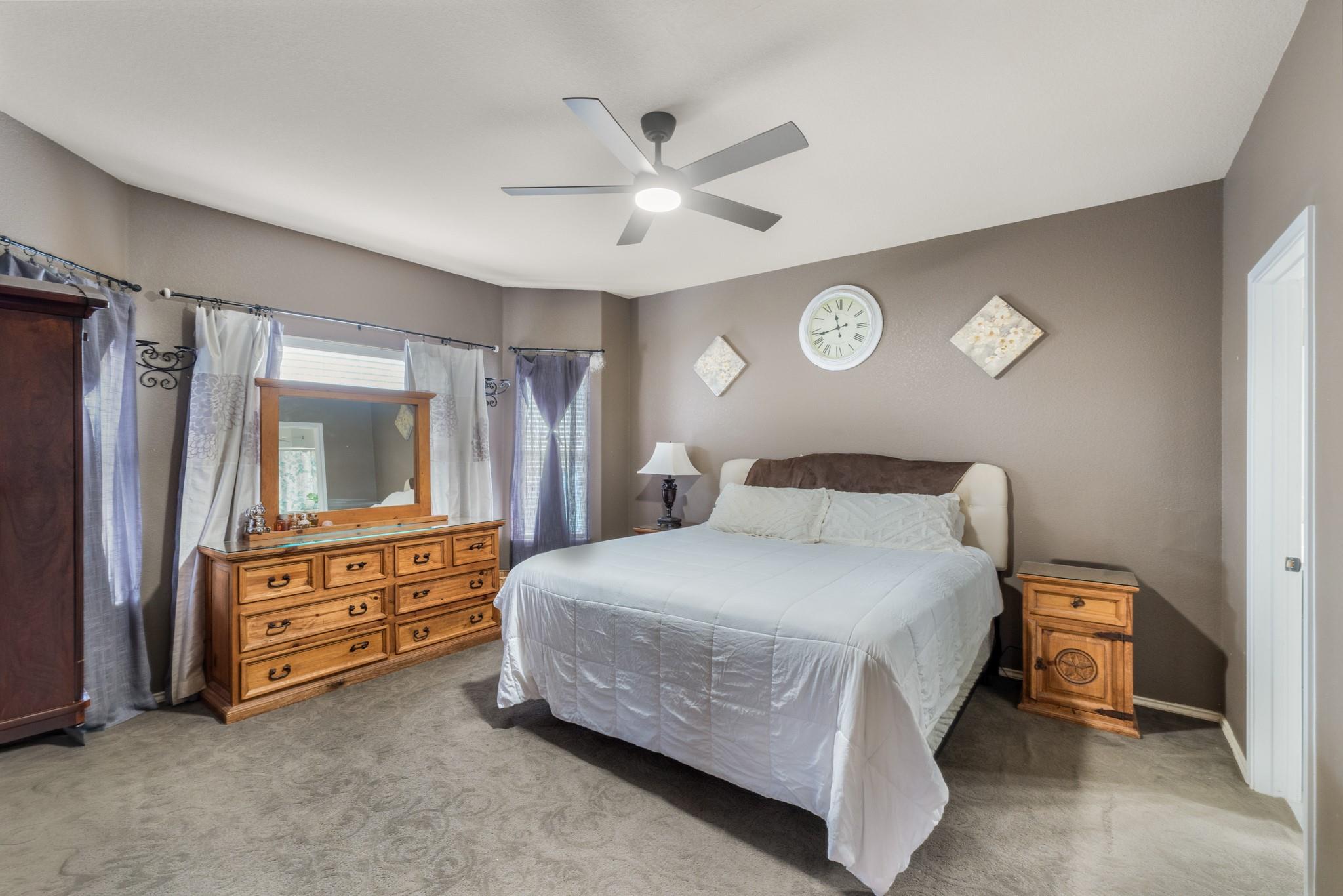 1015 Hondo Ln, Hutto, TX 78634