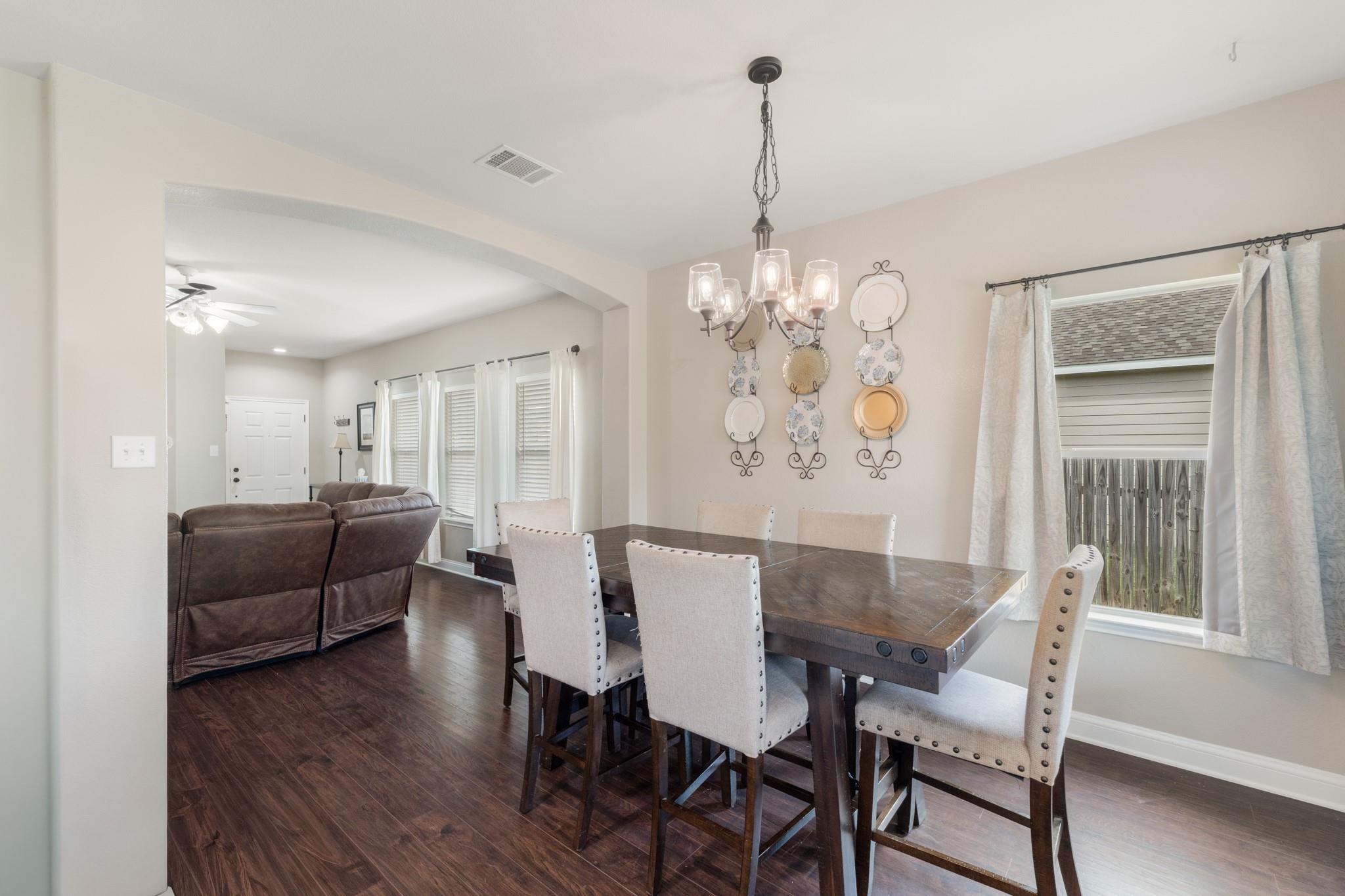1015 Hondo Ln, Hutto, TX 78634