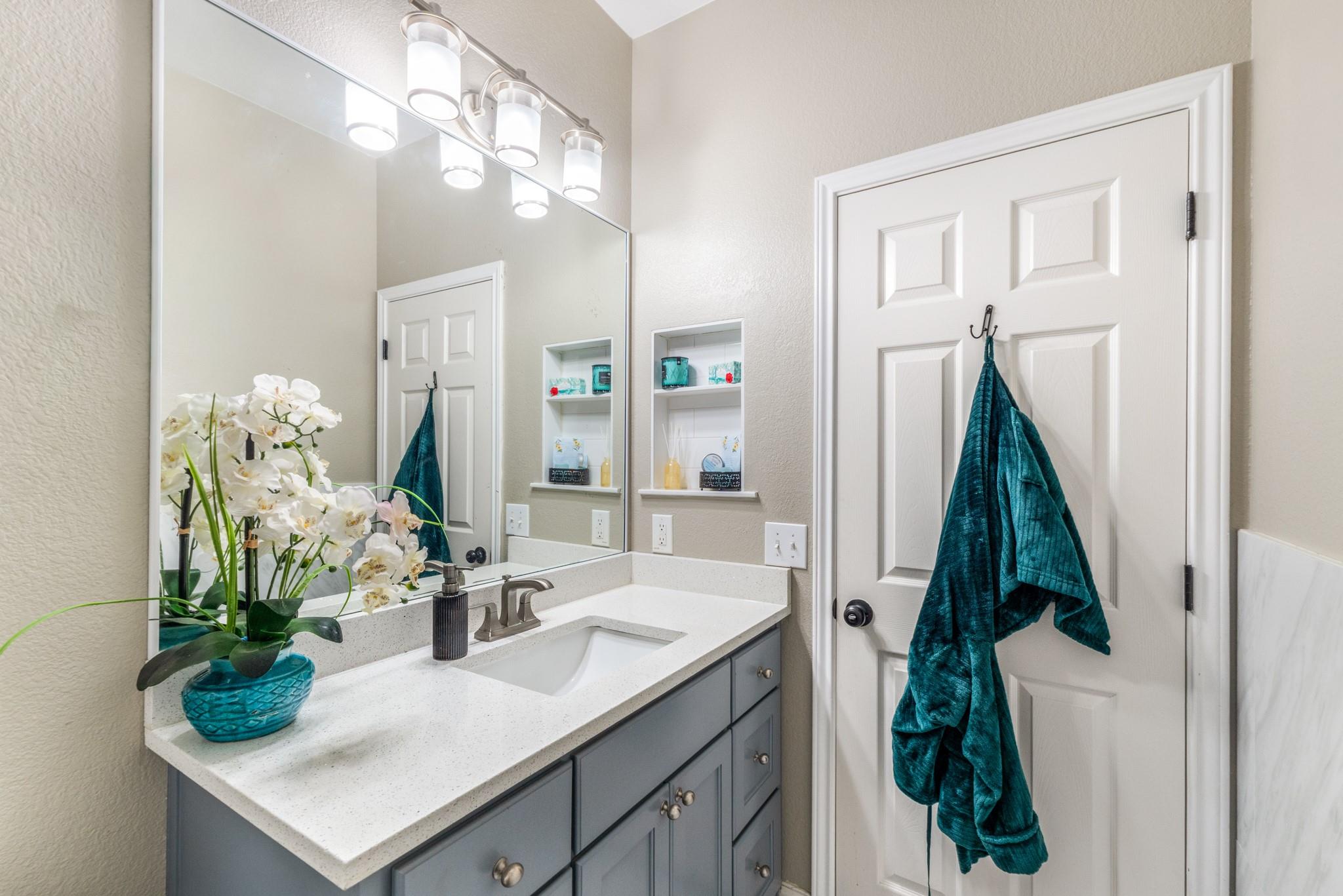 1015 Hondo Ln, Hutto, TX 78634