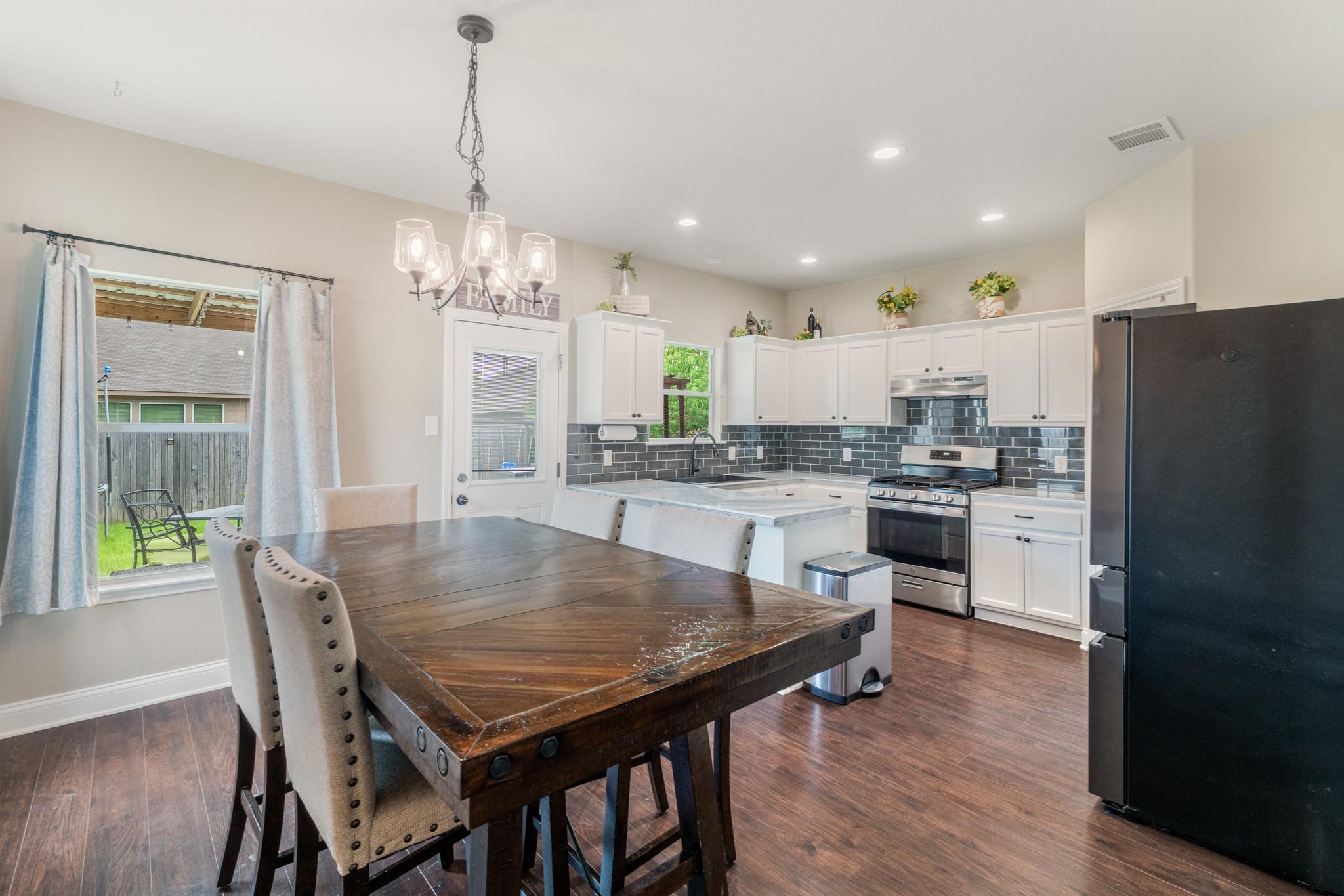 1015 Hondo Ln, Hutto, TX 78634