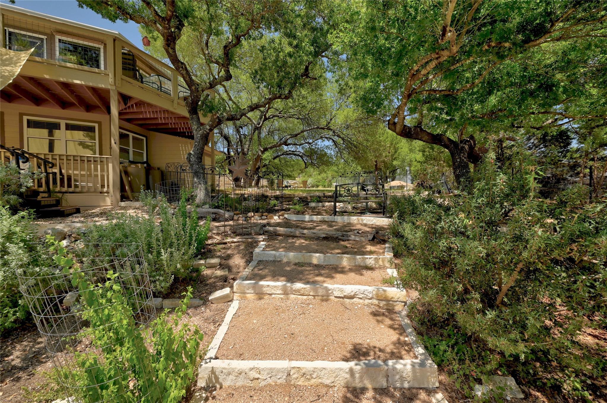 2437 Crosswind Dr, Spicewood, TX 78669