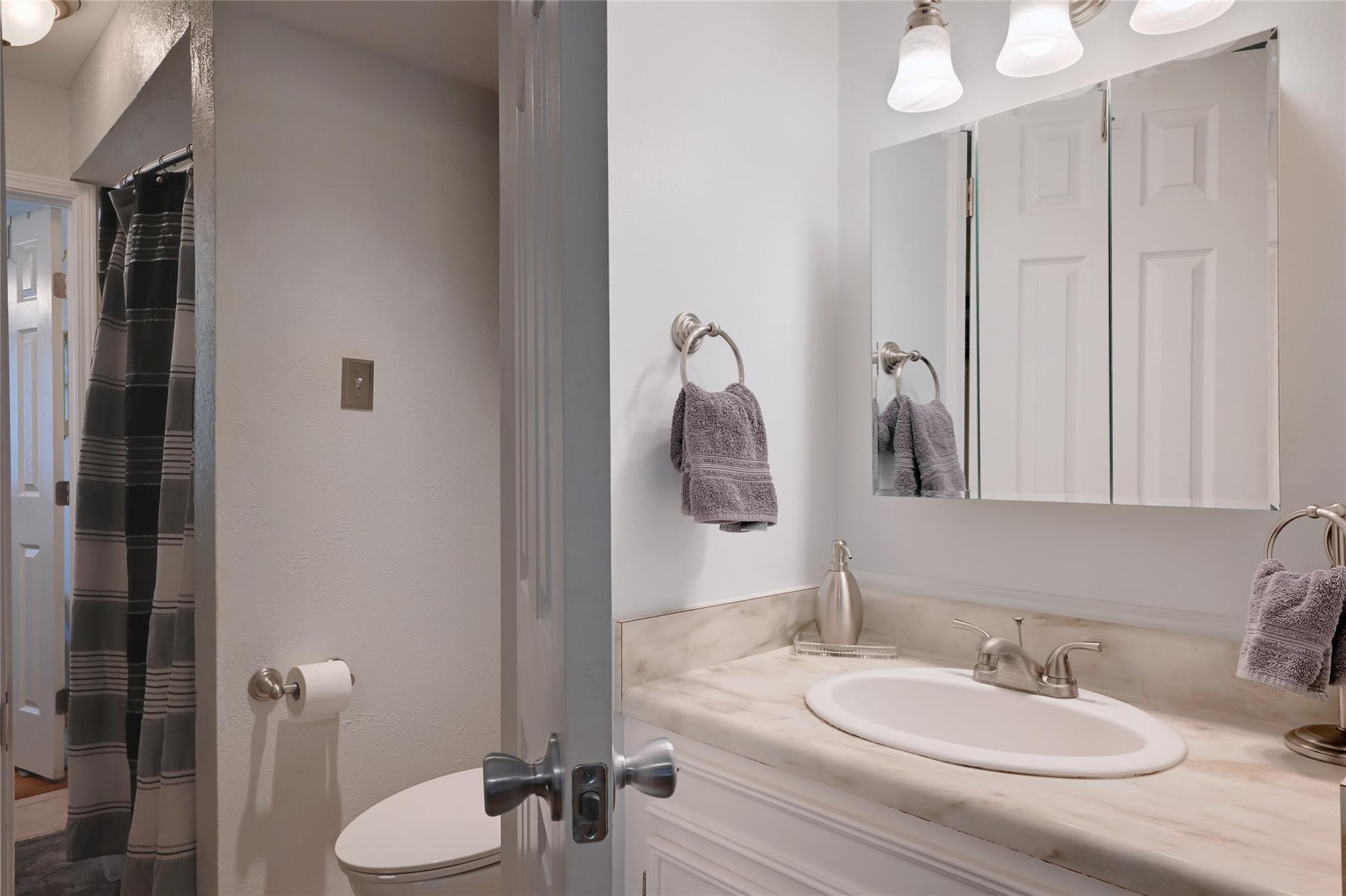 2437 Crosswind Dr, Spicewood, TX 78669