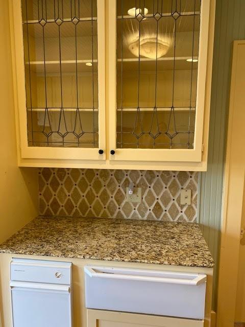 321 N Main St, Taylor, TX 76574
