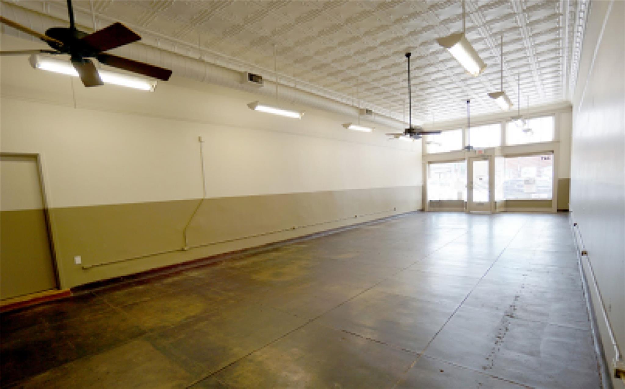 321 N Main St, Taylor, TX 76574