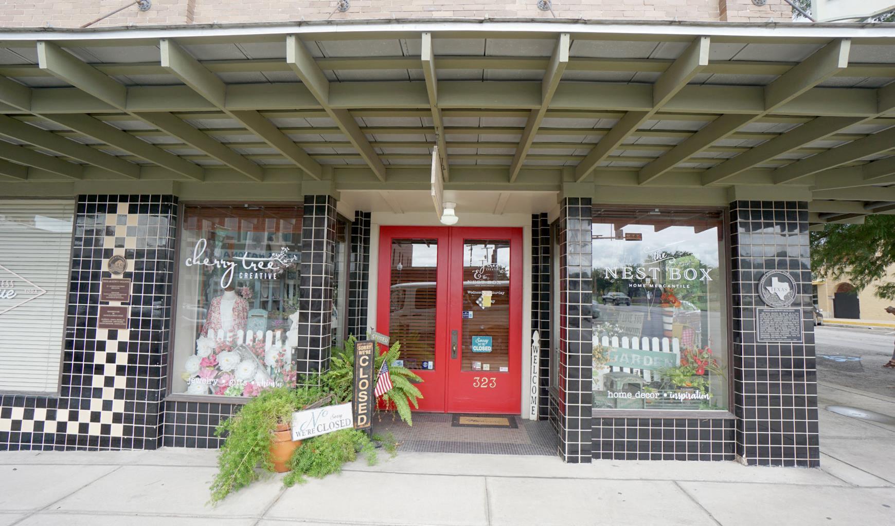 321 N Main St, Taylor, TX 76574