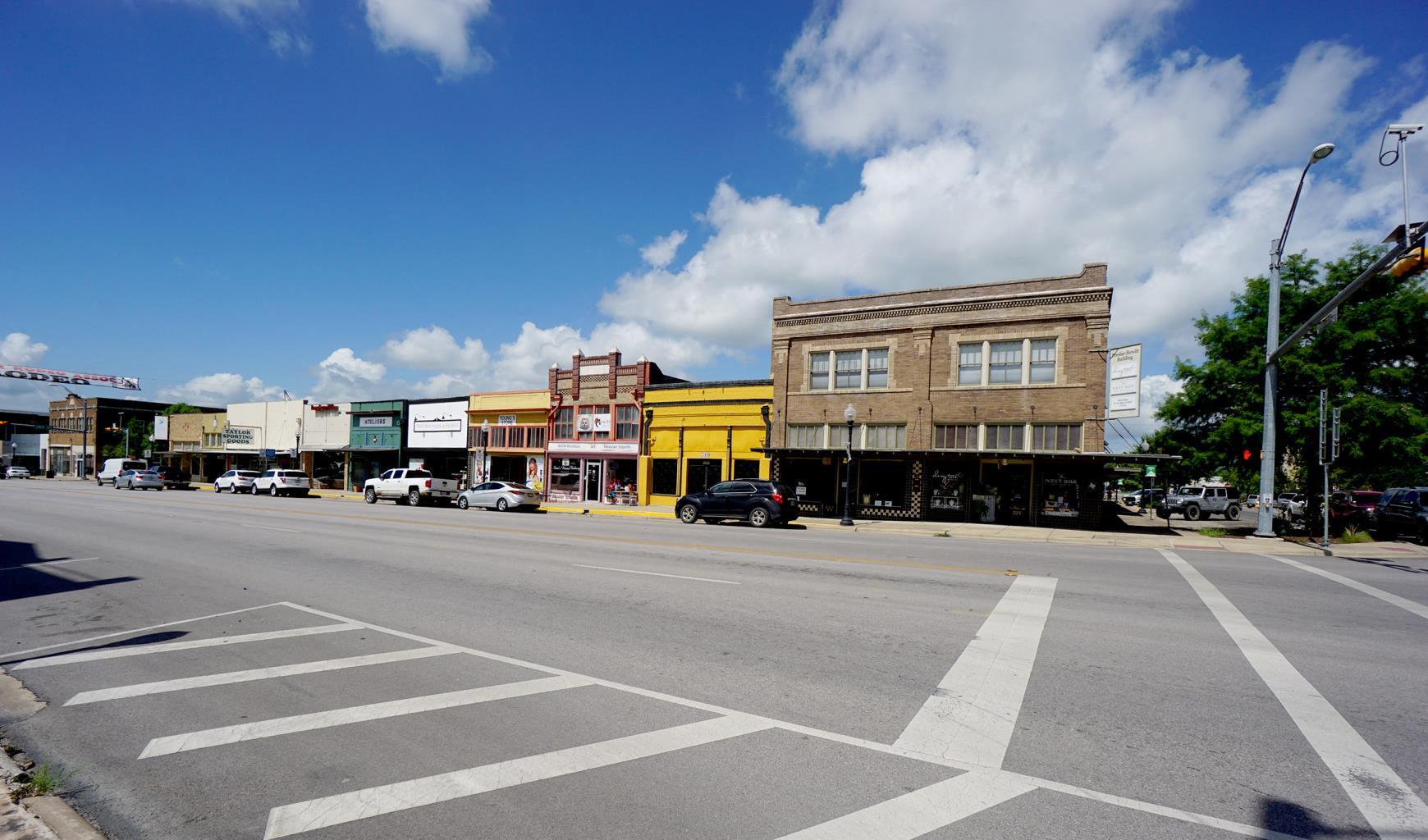 321 N Main St, Taylor, TX 76574