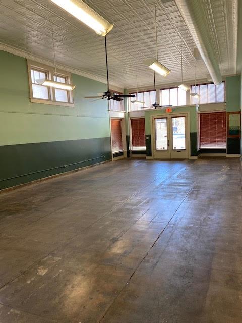 321 N Main St, Taylor, TX 76574