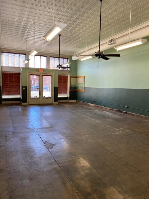 321 N Main St, Taylor, TX 76574
