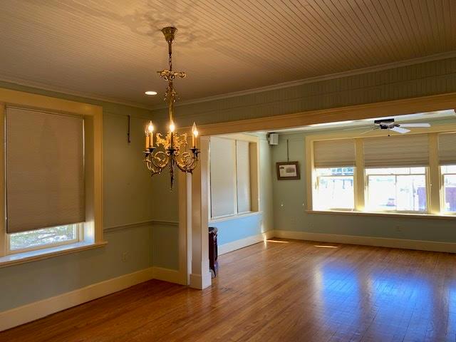 321 N Main St, Taylor, TX 76574