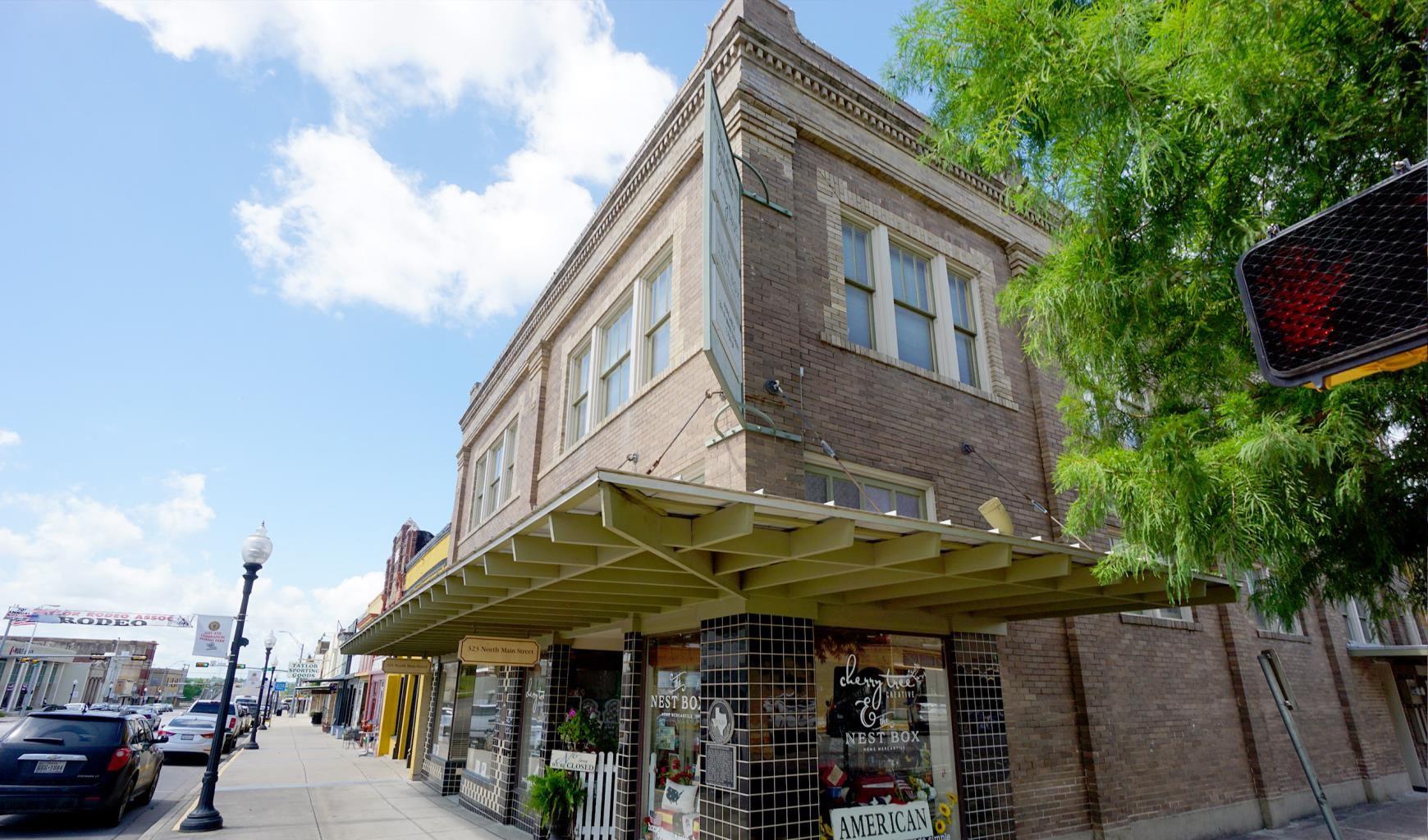 321 N Main St, Taylor, TX 76574