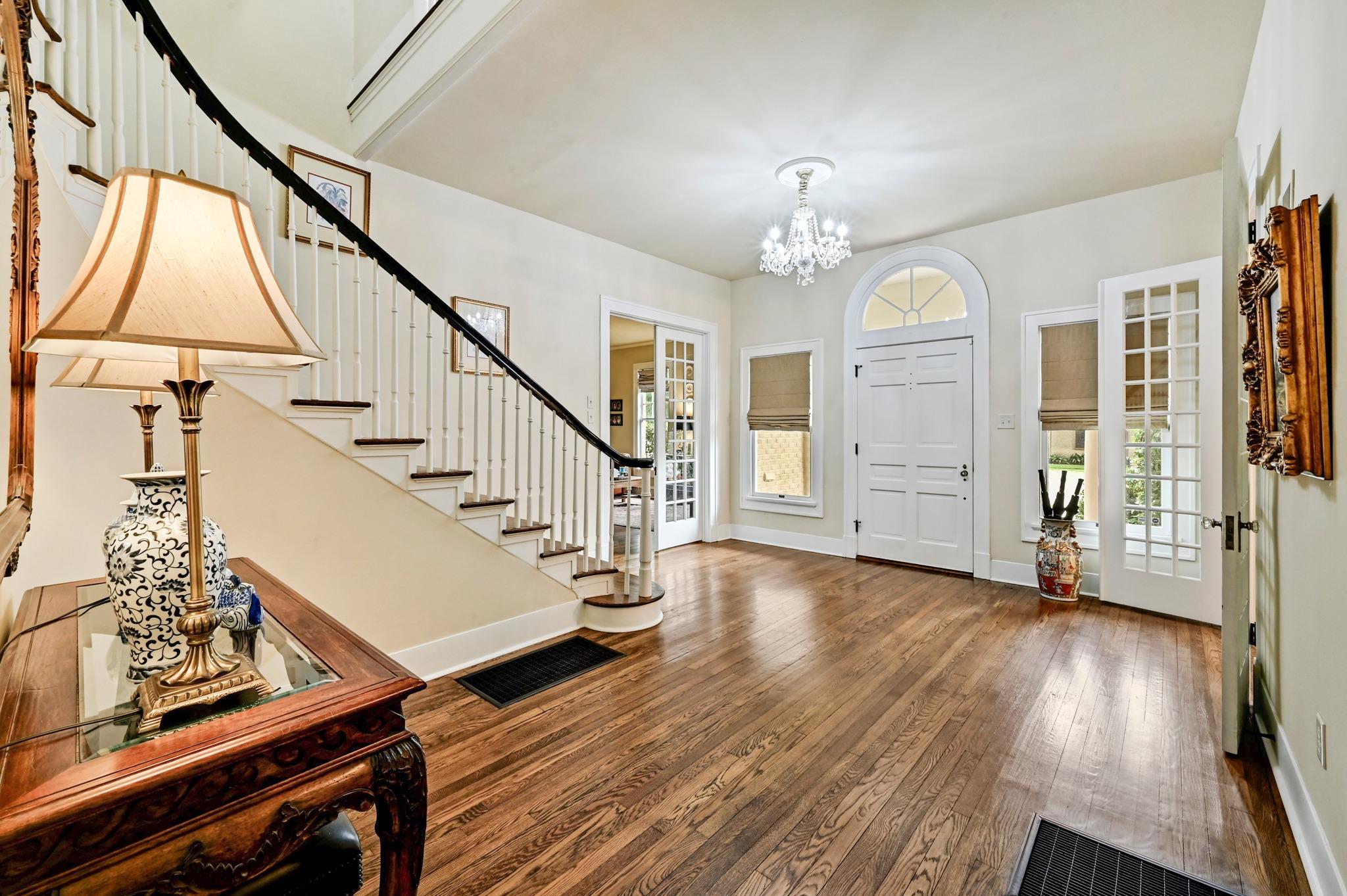 403 E Bowie St, Luling, TX 78648