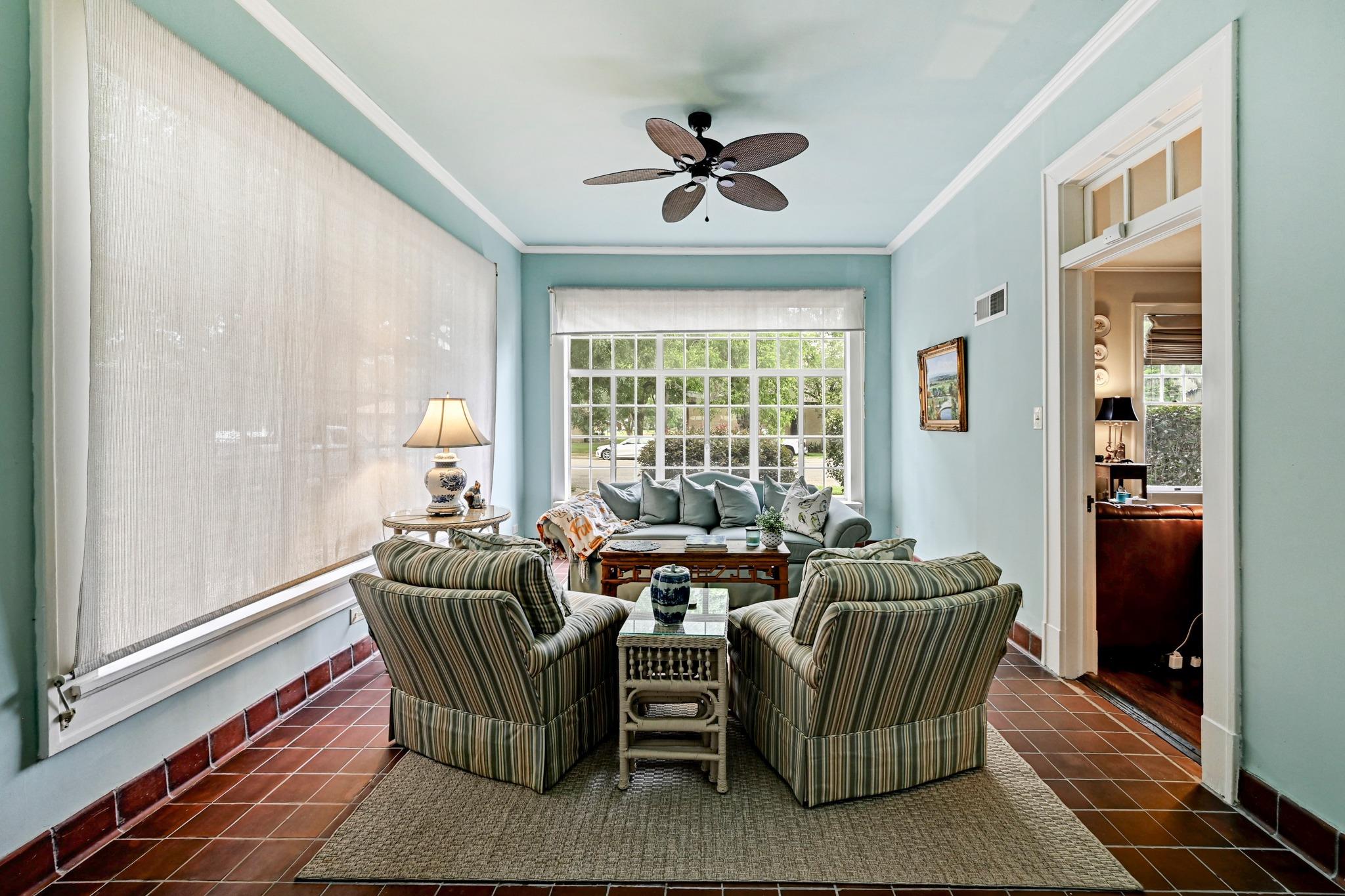 403 E Bowie St, Luling, TX 78648