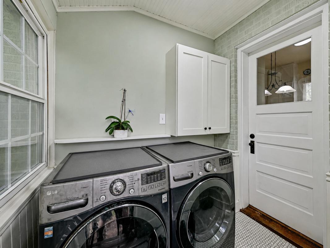 403 E Bowie St, Luling, TX 78648