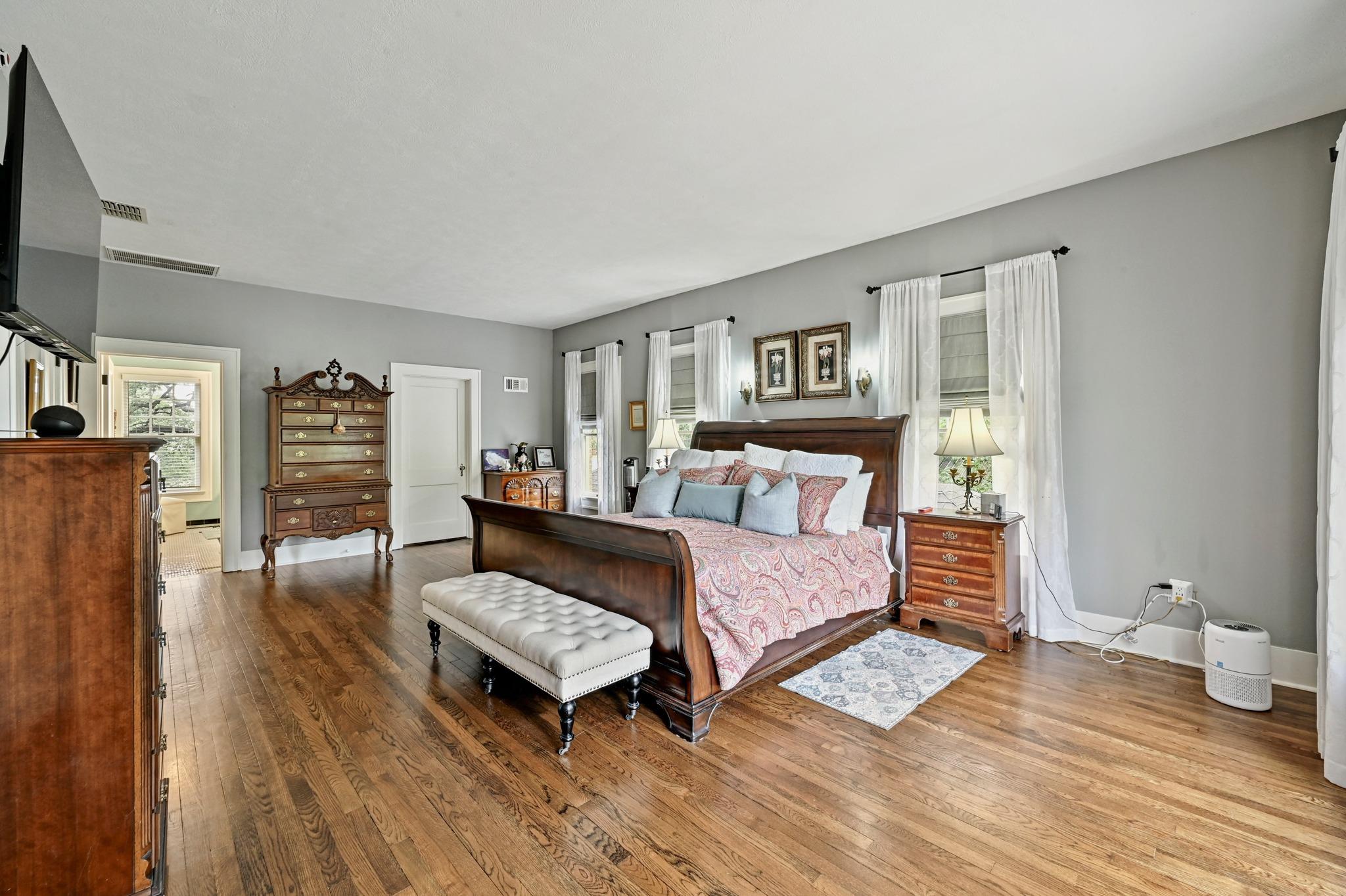 403 E Bowie St, Luling, TX 78648