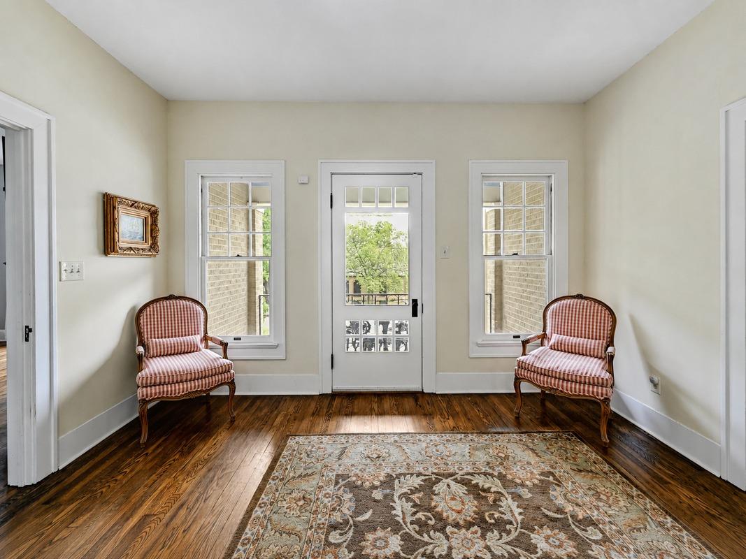 403 E Bowie St, Luling, TX 78648