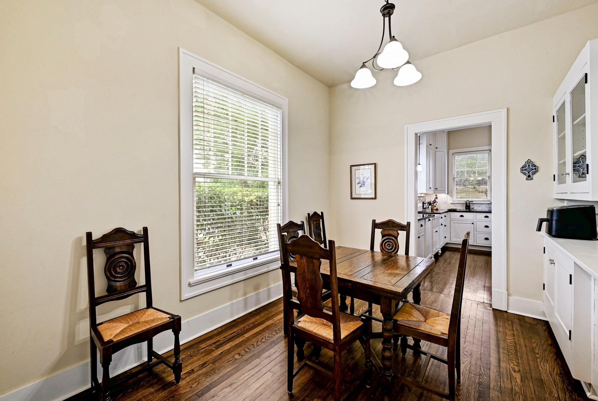 403 E Bowie St, Luling, TX 78648