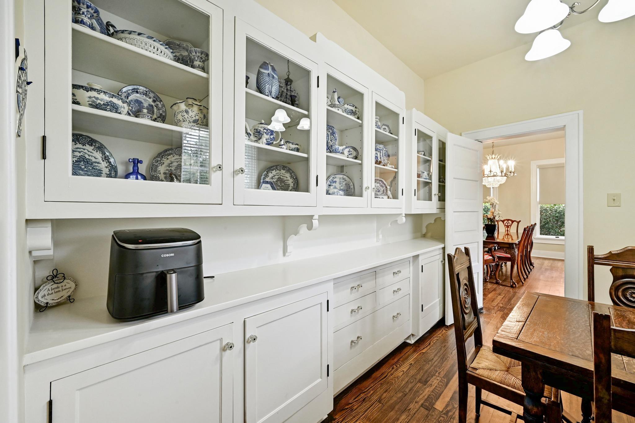 403 E Bowie St, Luling, TX 78648