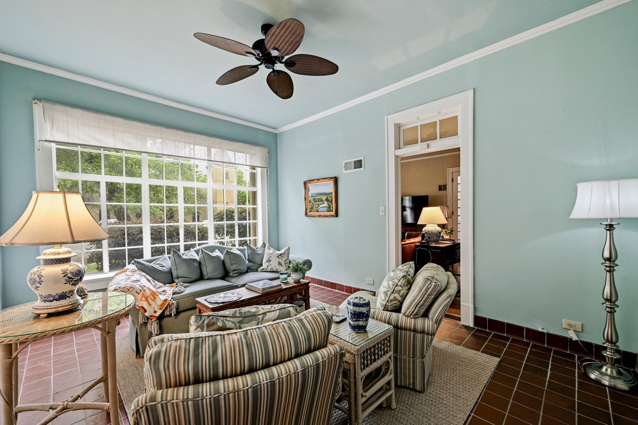 403 E Bowie St, Luling, TX 78648