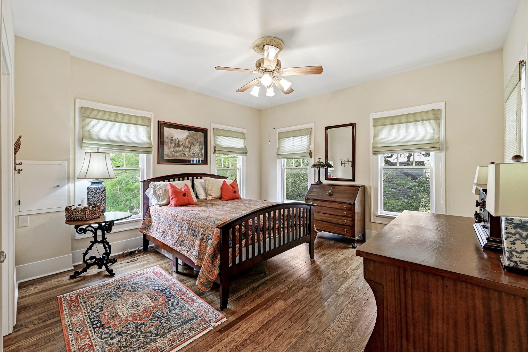 403 E Bowie St, Luling, TX 78648