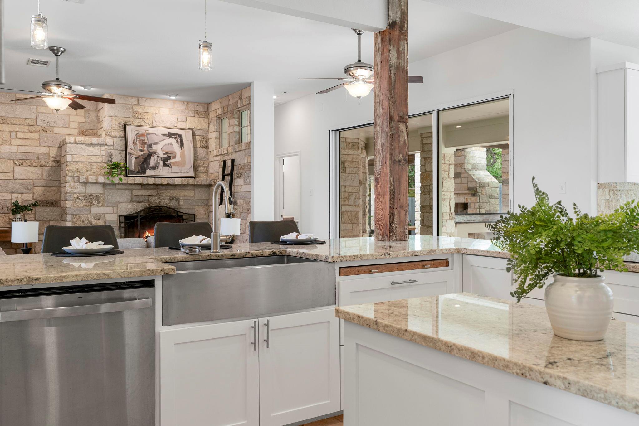 1129 Cedar Pass Rd, Driftwood, TX 78619