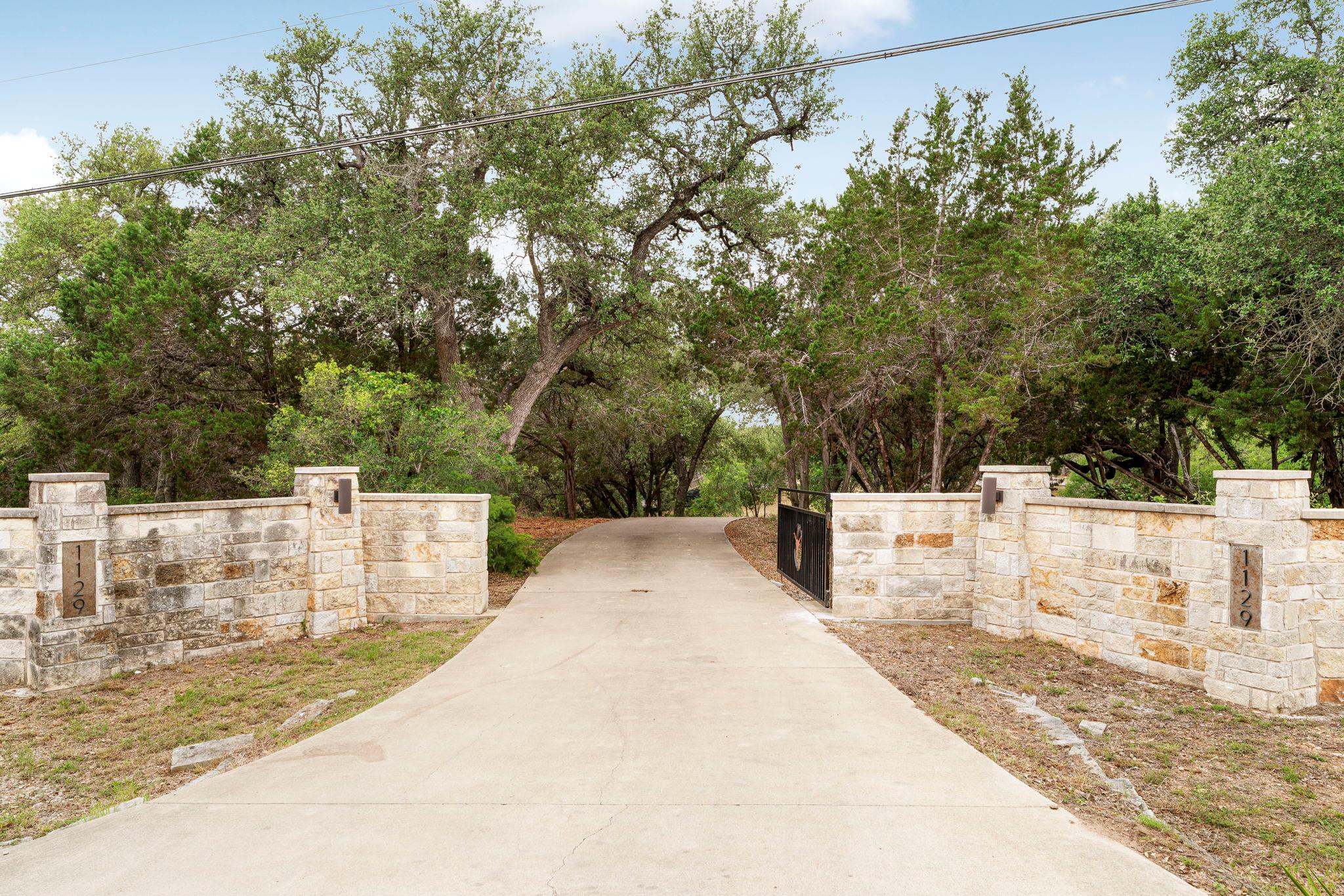1129 Cedar Pass Rd, Driftwood, TX 78619