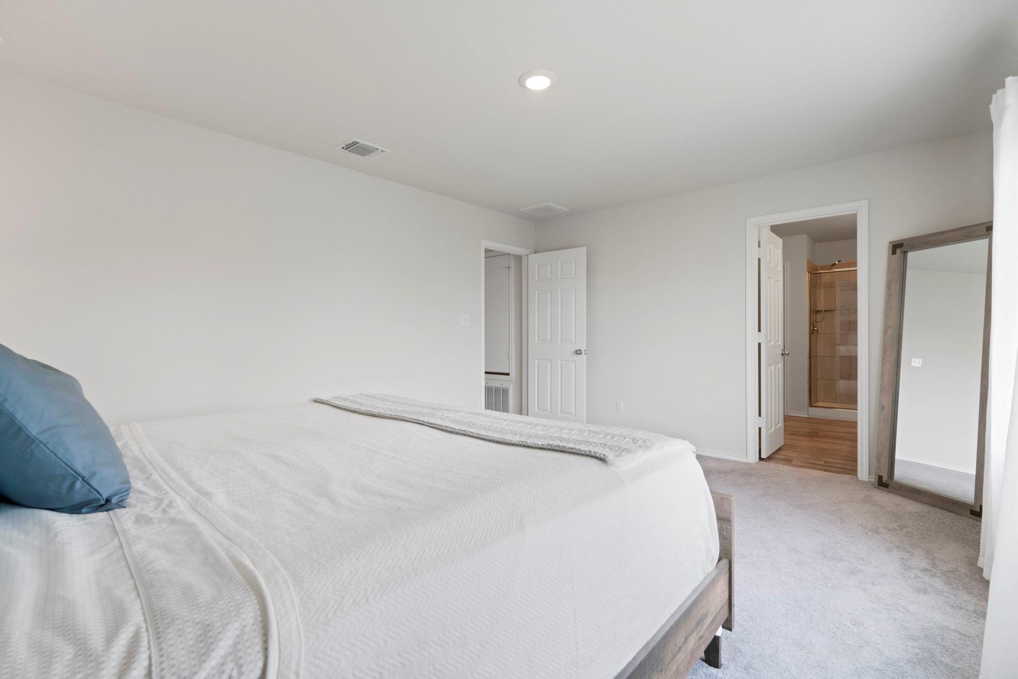 33 Snowy Plover Ln, Leander, TX 78641