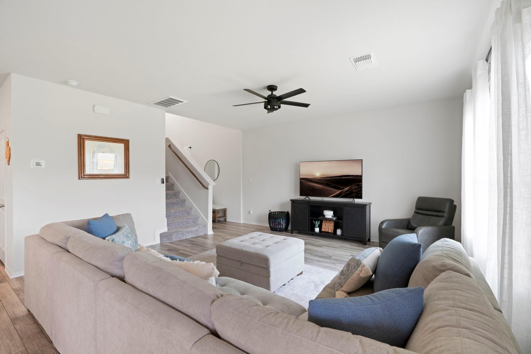 33 Snowy Plover Ln, Leander, TX 78641