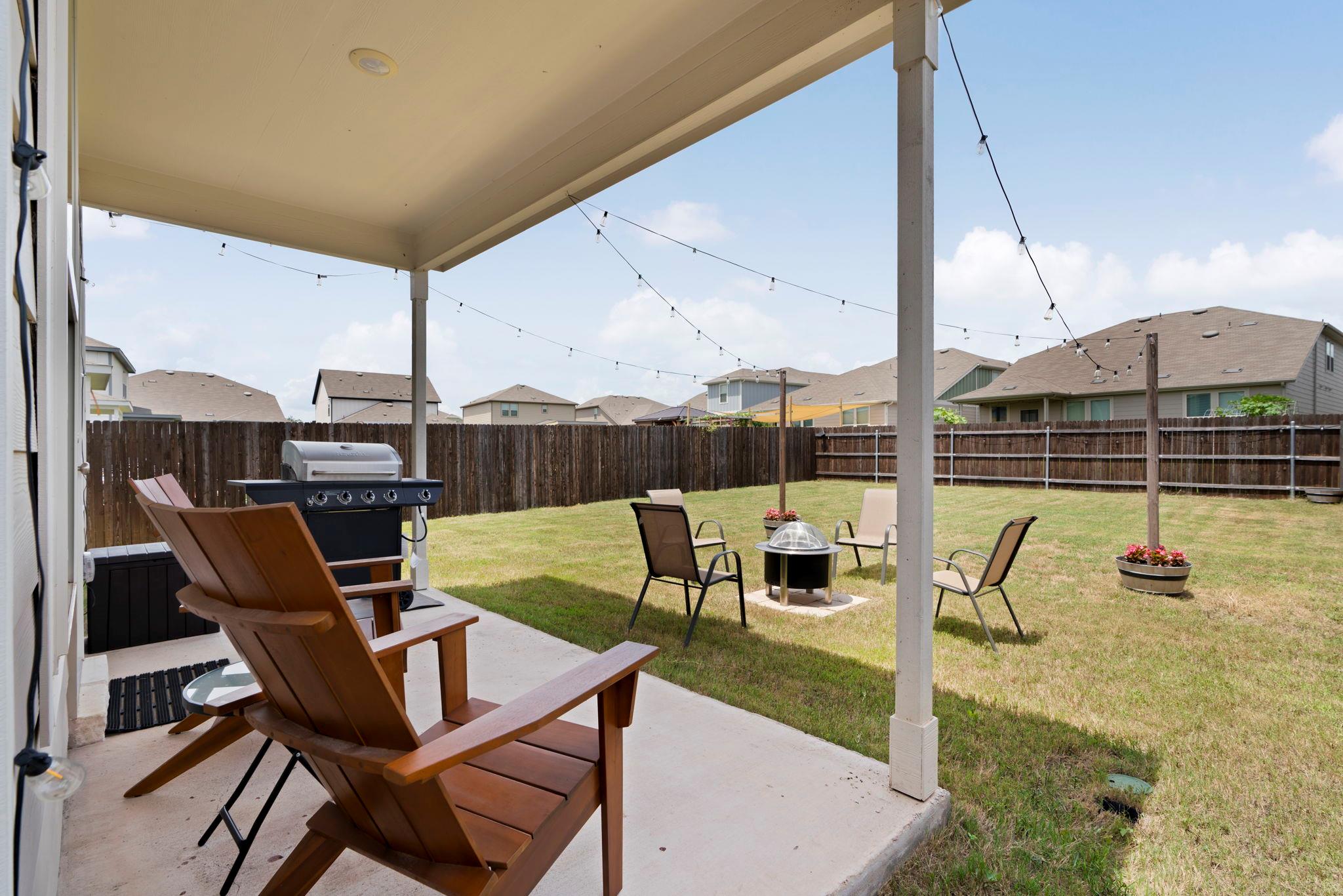 33 Snowy Plover Ln, Leander, TX 78641