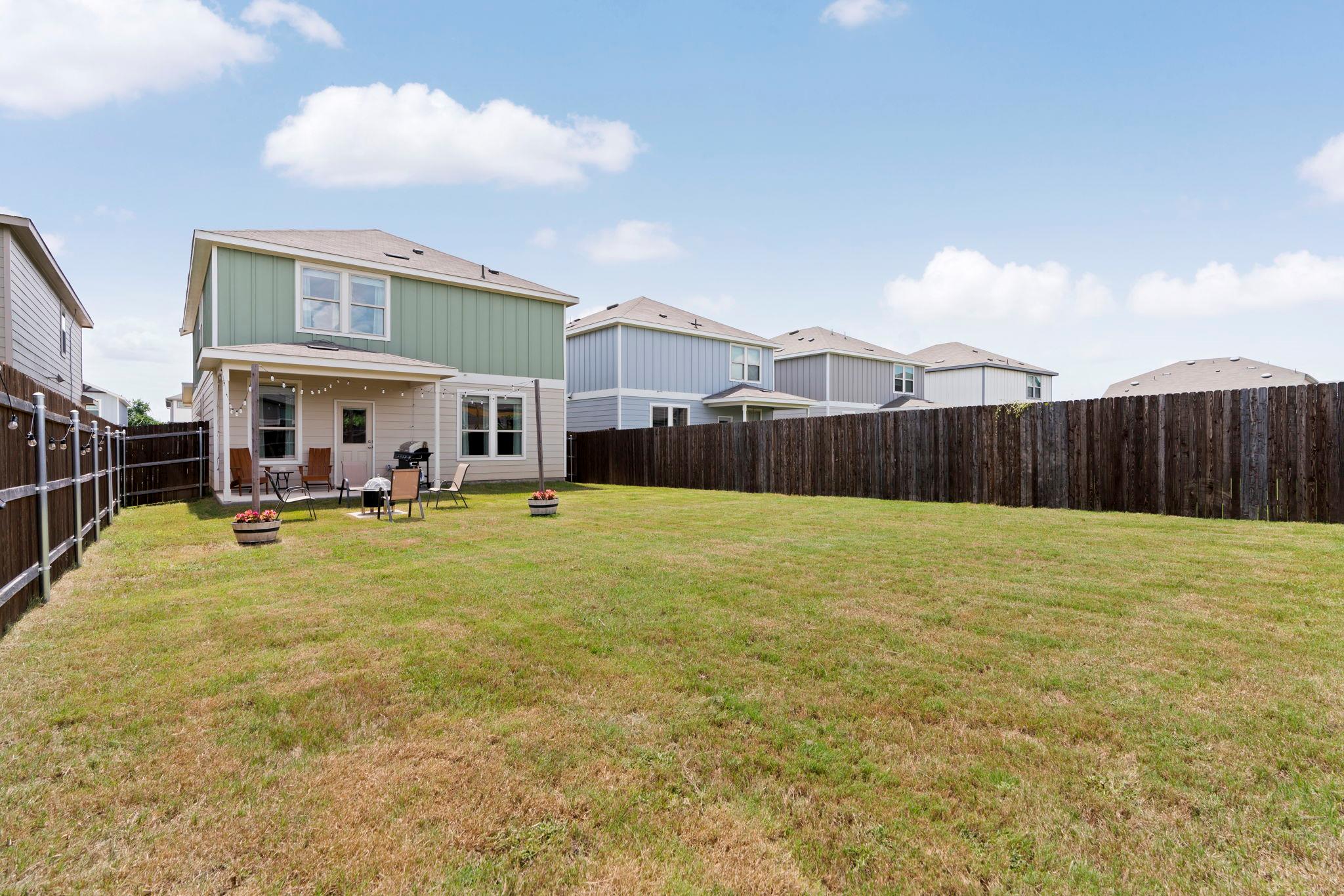 33 Snowy Plover Ln, Leander, TX 78641