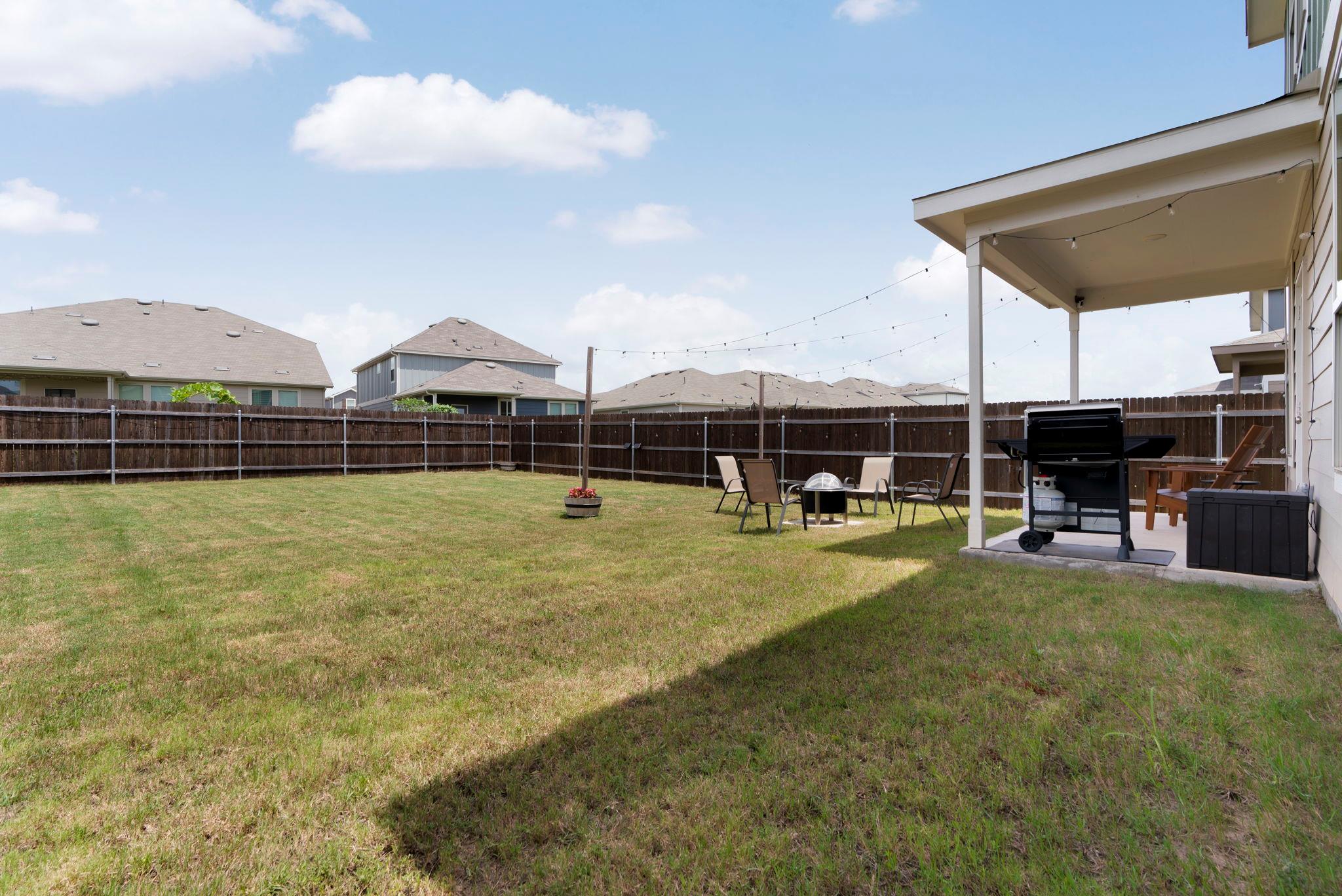 33 Snowy Plover Ln, Leander, TX 78641