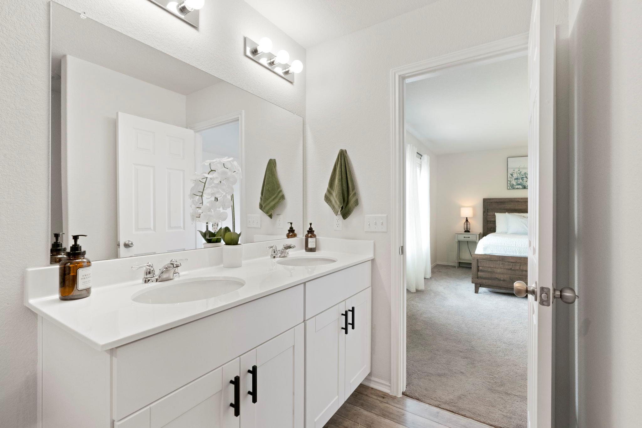 33 Snowy Plover Ln, Leander, TX 78641