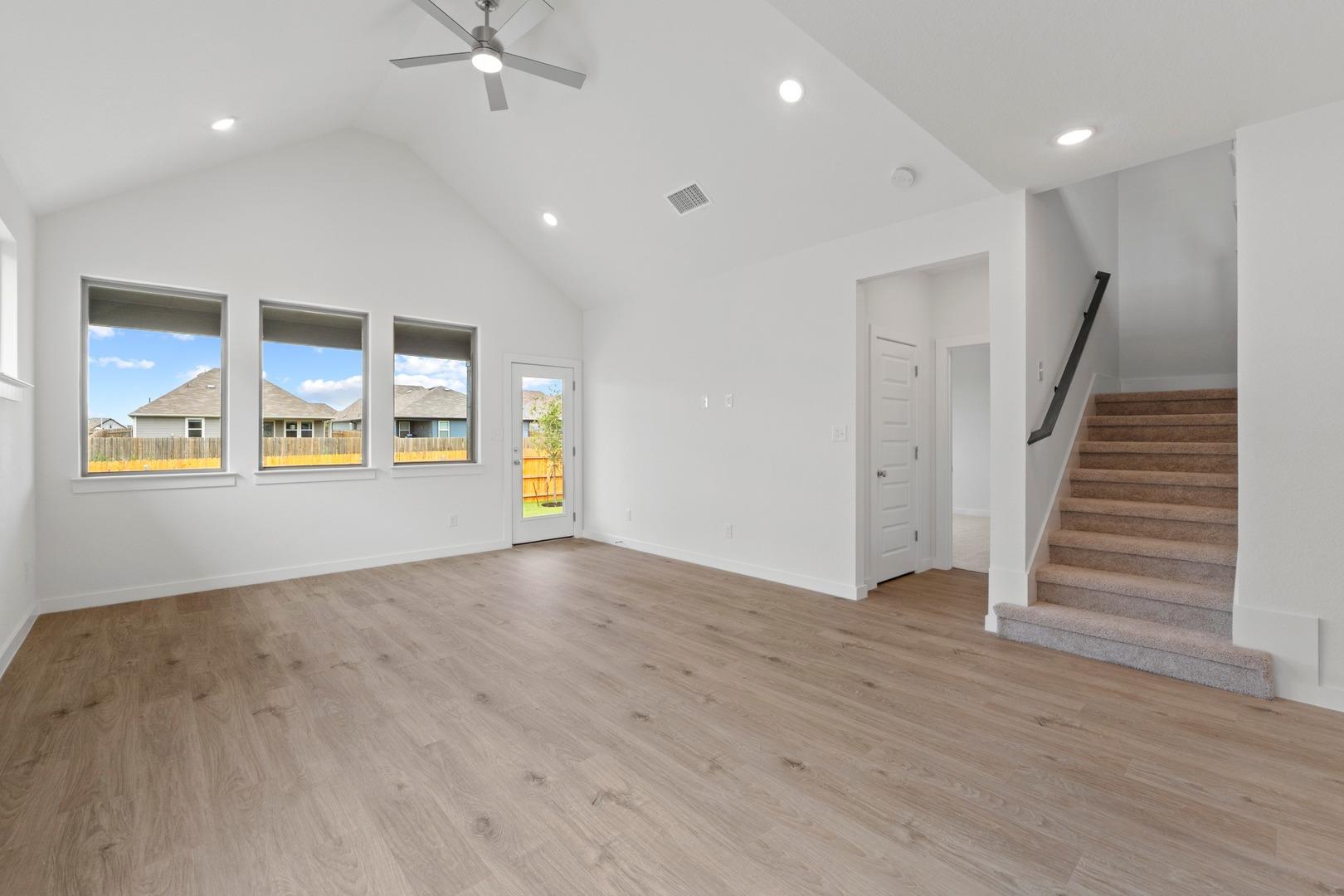 1104 Universal Dr, Hutto, TX 78634