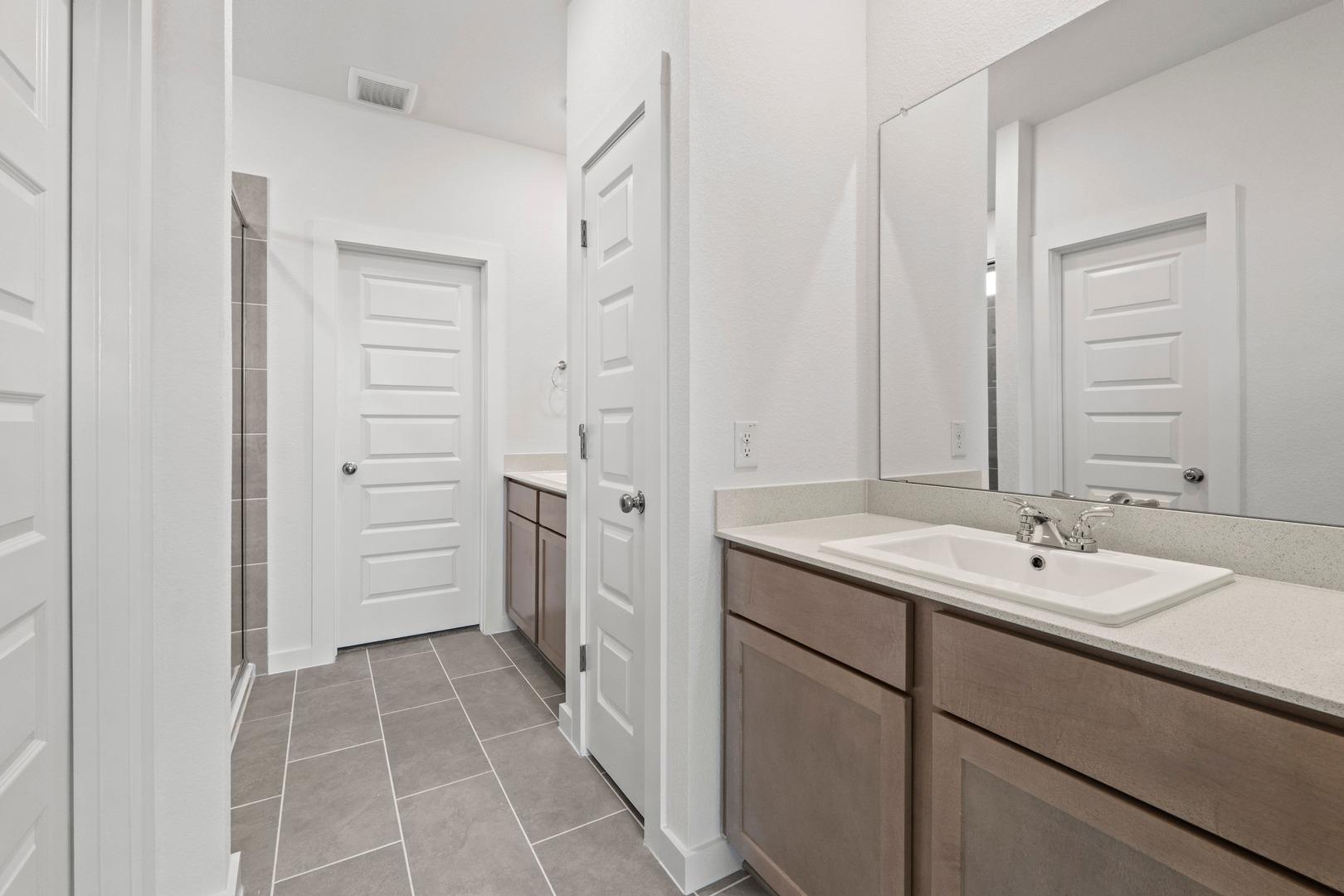 1104 Universal Dr, Hutto, TX 78634