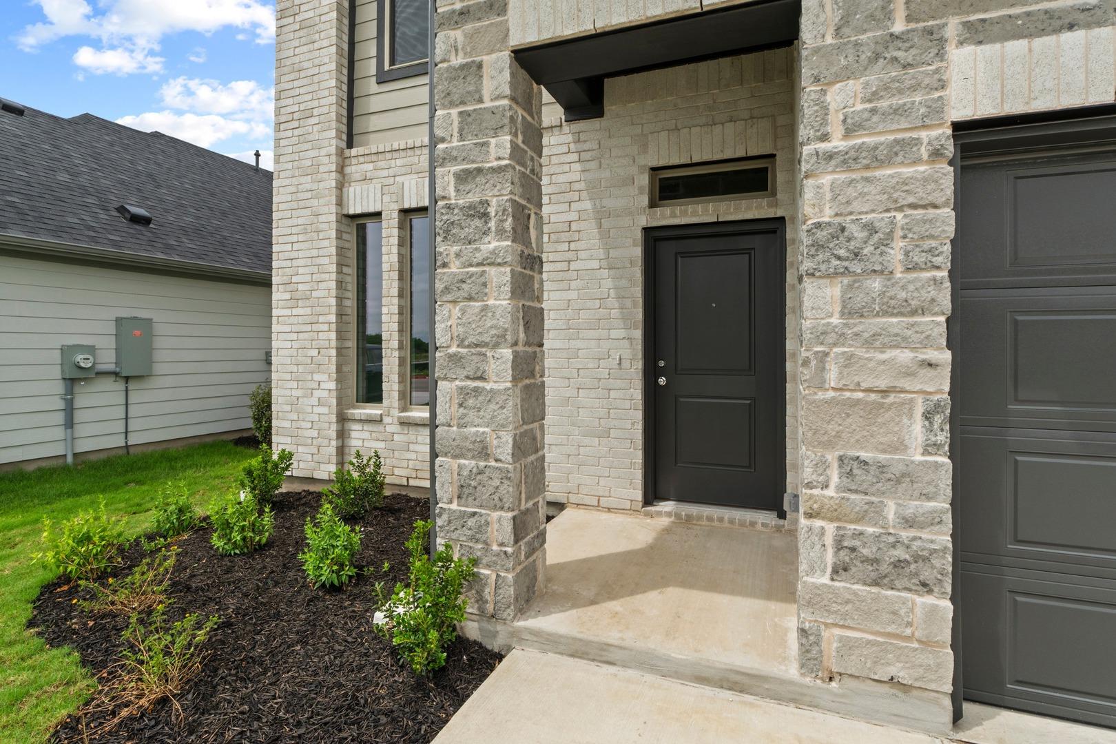 1104 Universal Dr, Hutto, TX 78634