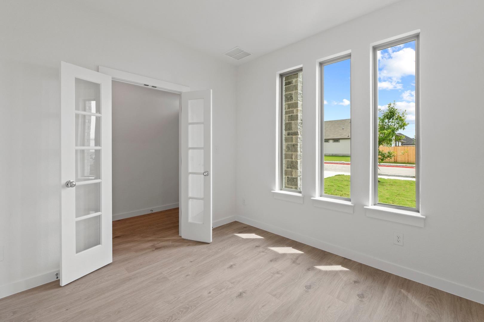 1104 Universal Dr, Hutto, TX 78634