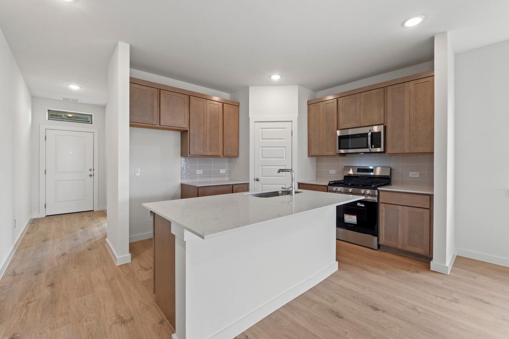 1104 Universal Dr, Hutto, TX 78634