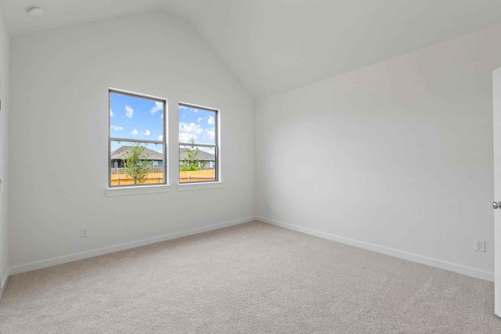 1104 Universal Dr, Hutto, TX 78634