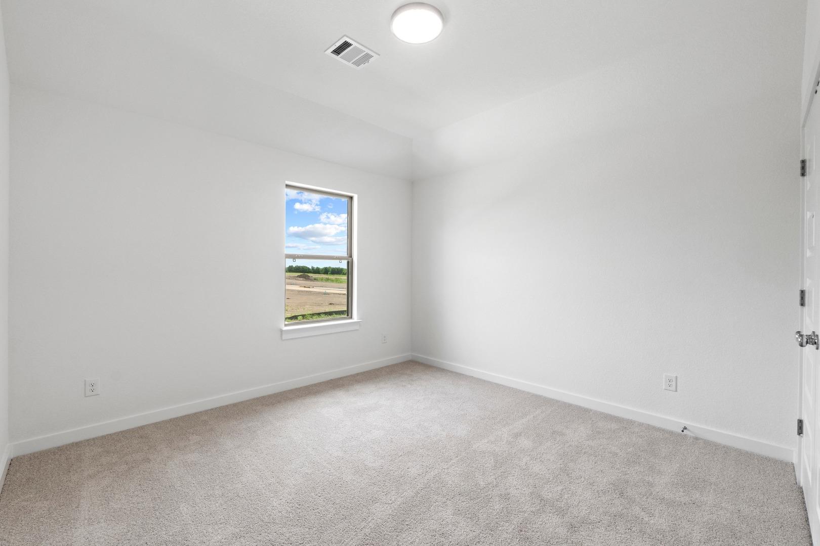 1104 Universal Dr, Hutto, TX 78634