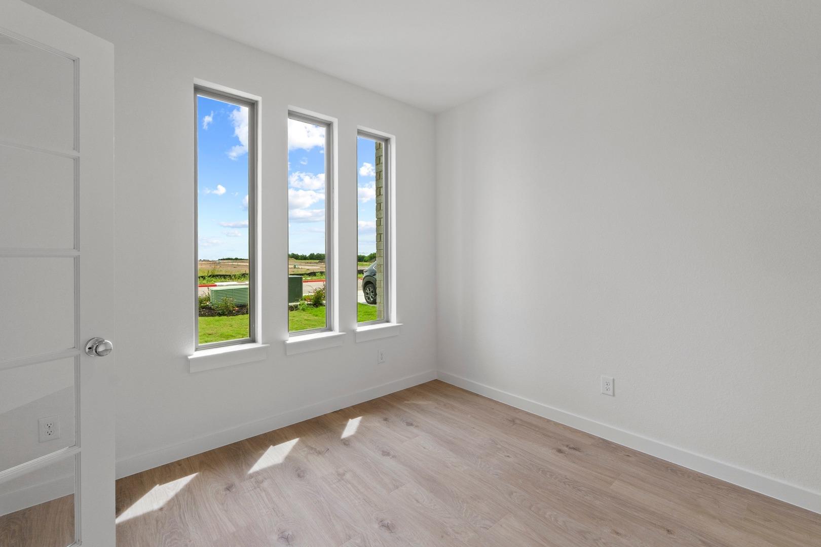 1104 Universal Dr, Hutto, TX 78634