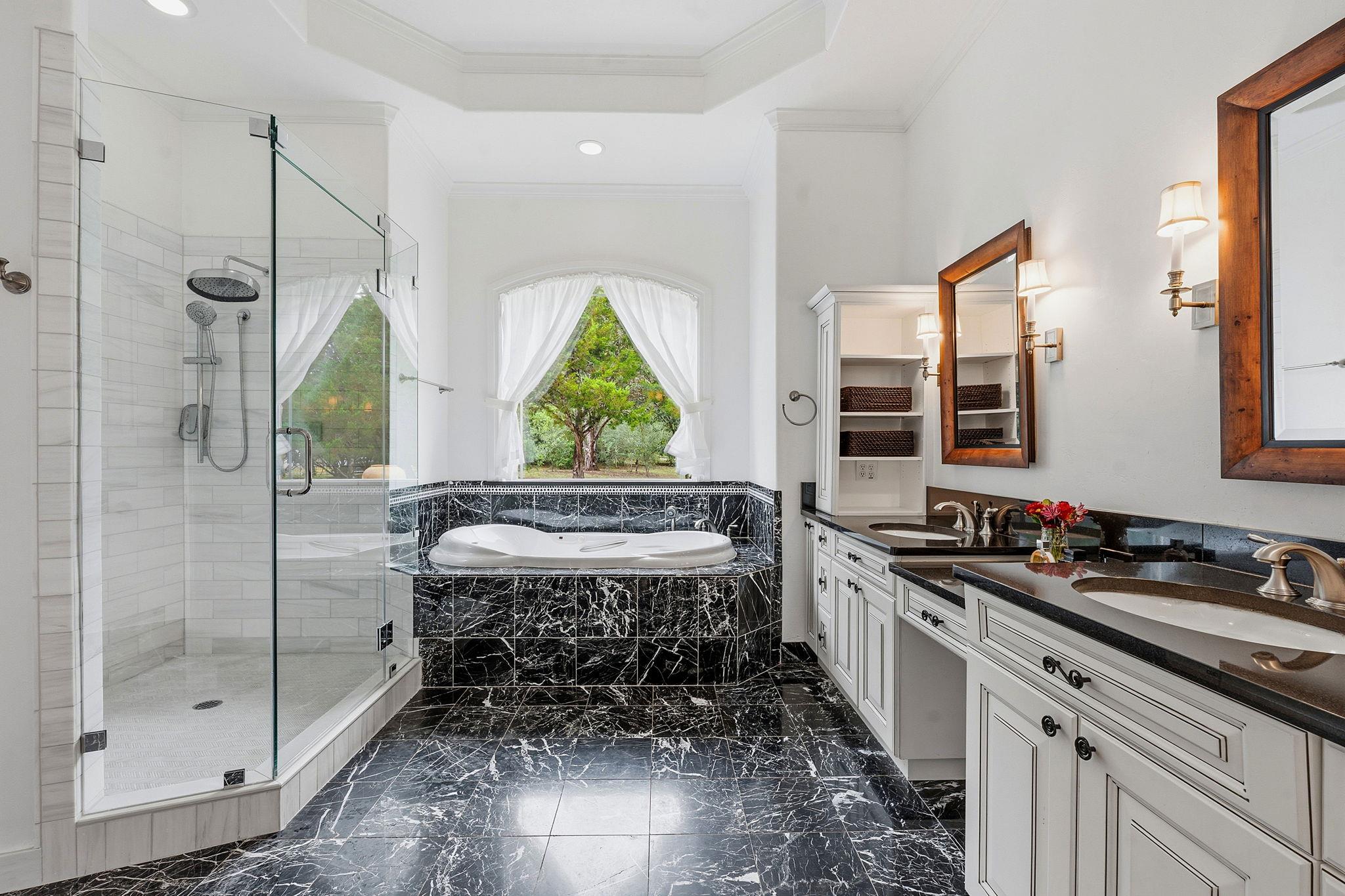 8121 Bluff Trl, Austin, TX 78737