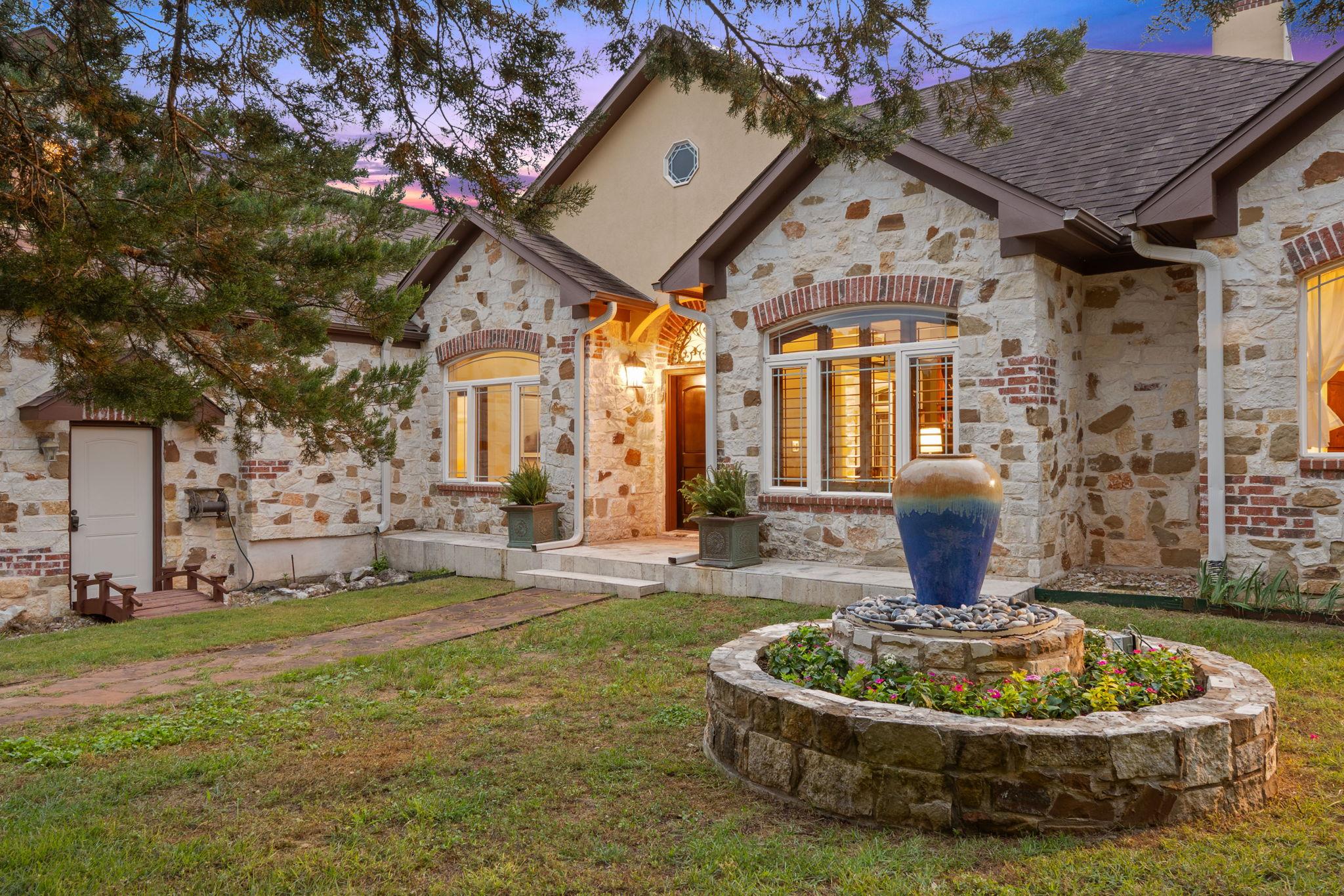 8121 Bluff Trl, Austin, TX 78737
