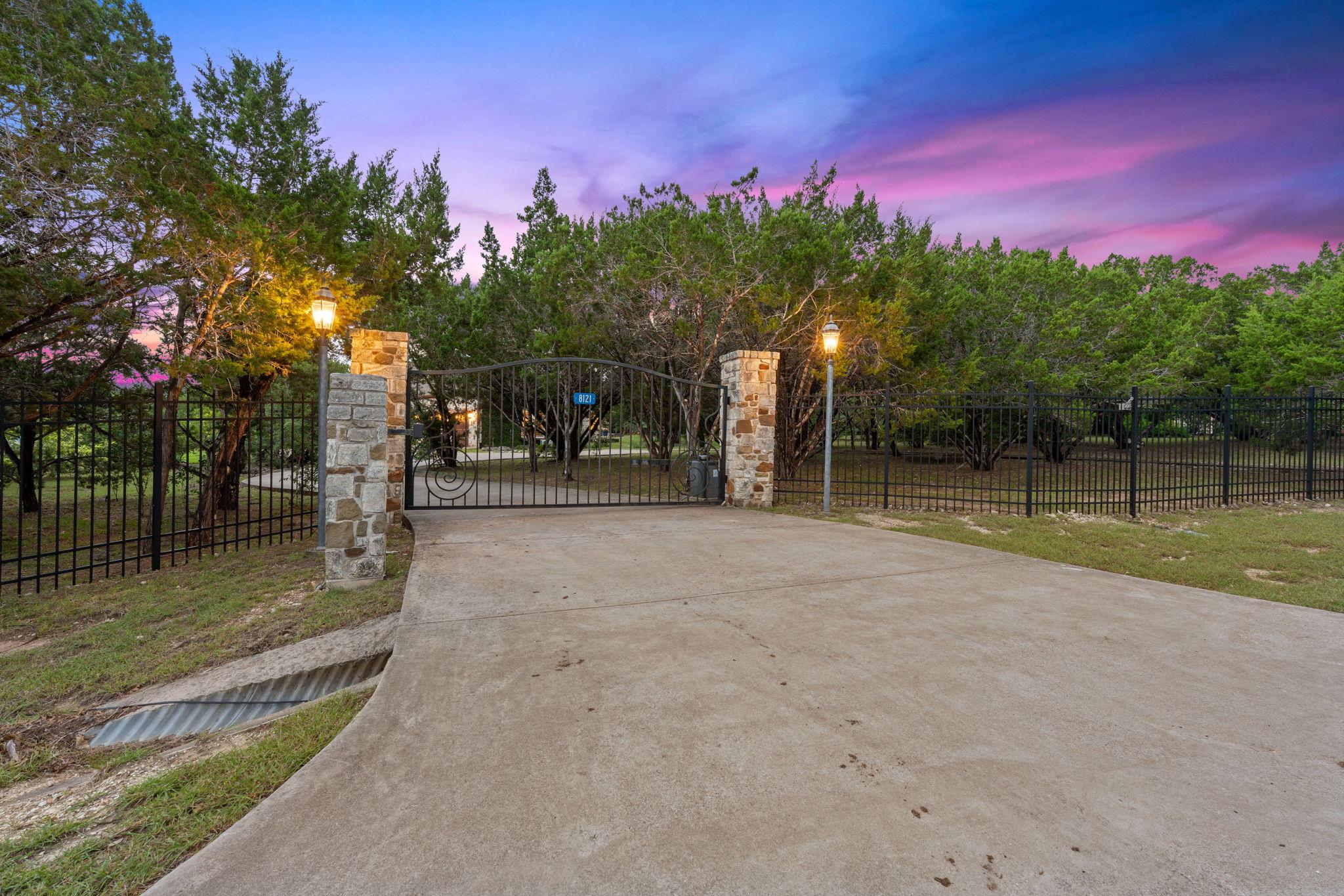 8121 Bluff Trl, Austin, TX 78737