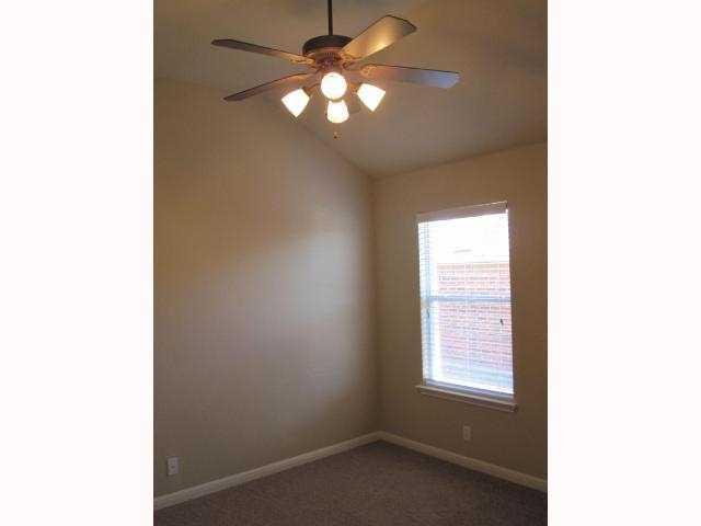 728 Abbeyglen Castle Dr, Pflugerville, TX 78660