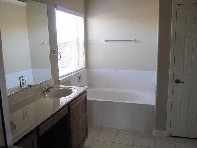 728 Abbeyglen Castle Dr, Pflugerville, TX 78660