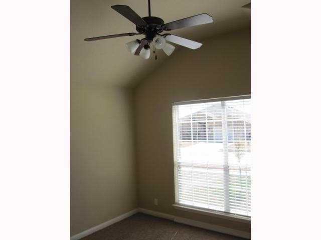 728 Abbeyglen Castle Dr, Pflugerville, TX 78660