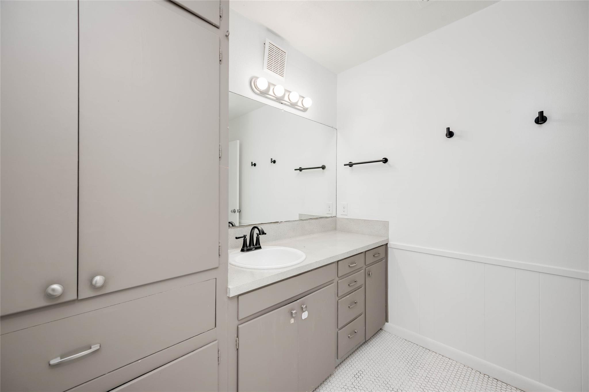 3304 Dolphin Cv # A, Austin, TX 78704