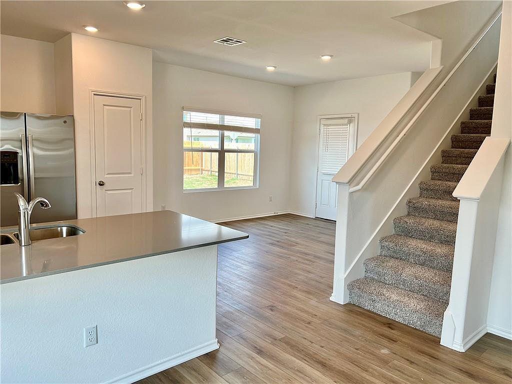 290 Silver Glen Dr, Kyle, TX 78640