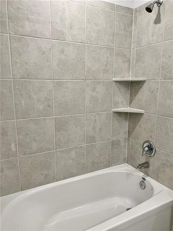 290 Silver Glen Dr, Kyle, TX 78640