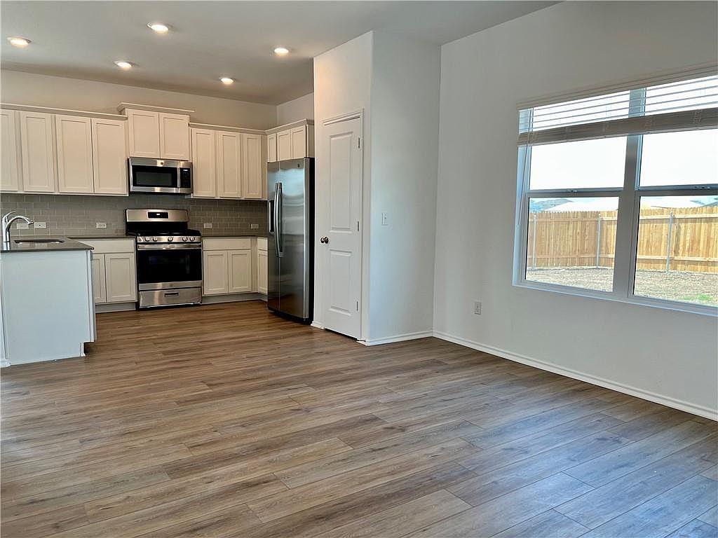 290 Silver Glen Dr, Kyle, TX 78640
